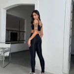 Calça legging fitness Básica Wonder preto de cintura alta - vista das costas