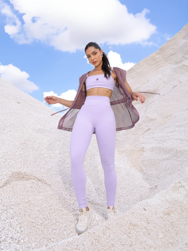 Calça legging fitness Moove lavanda de cintura alta - detalhe da modelagem