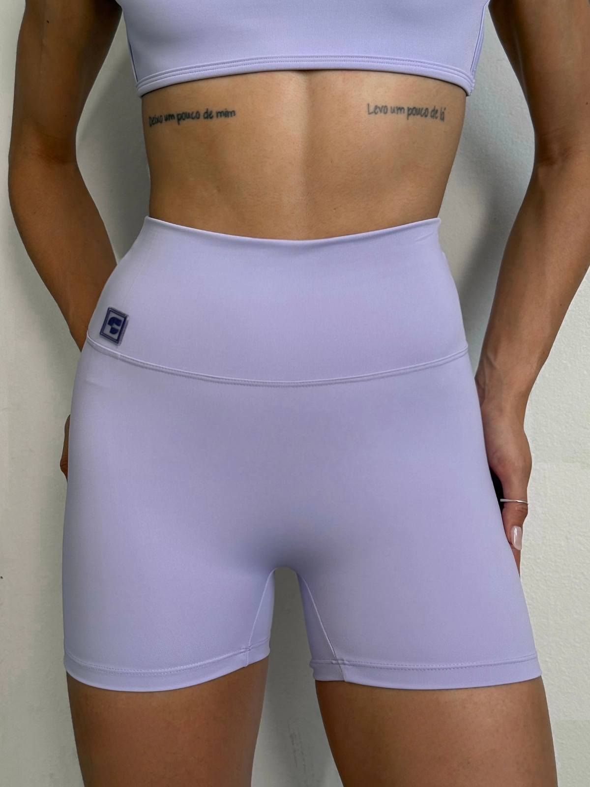 Short fitness feminino Moove lavanda de cintura alta - detalhe da modelagem