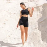 Short fitness feminino Moove preto de cintura alta - vista frontal