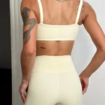 Short fitness feminino Moove vanilla de cintura alta - vista das costas