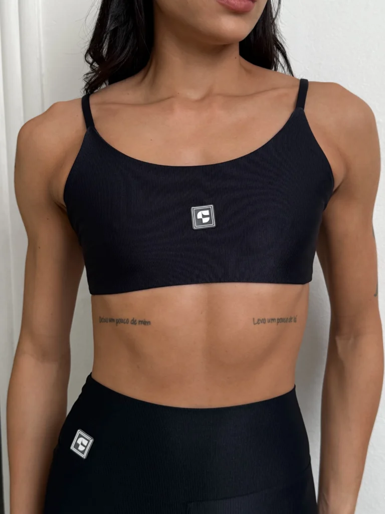 Top fitness Duda Wonder preto - detalhe frontal