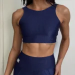 Top fitness Ísis Wonder marinho - detalhe frontal