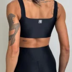 Top fitness Ísis Wonder preto - vista das costas