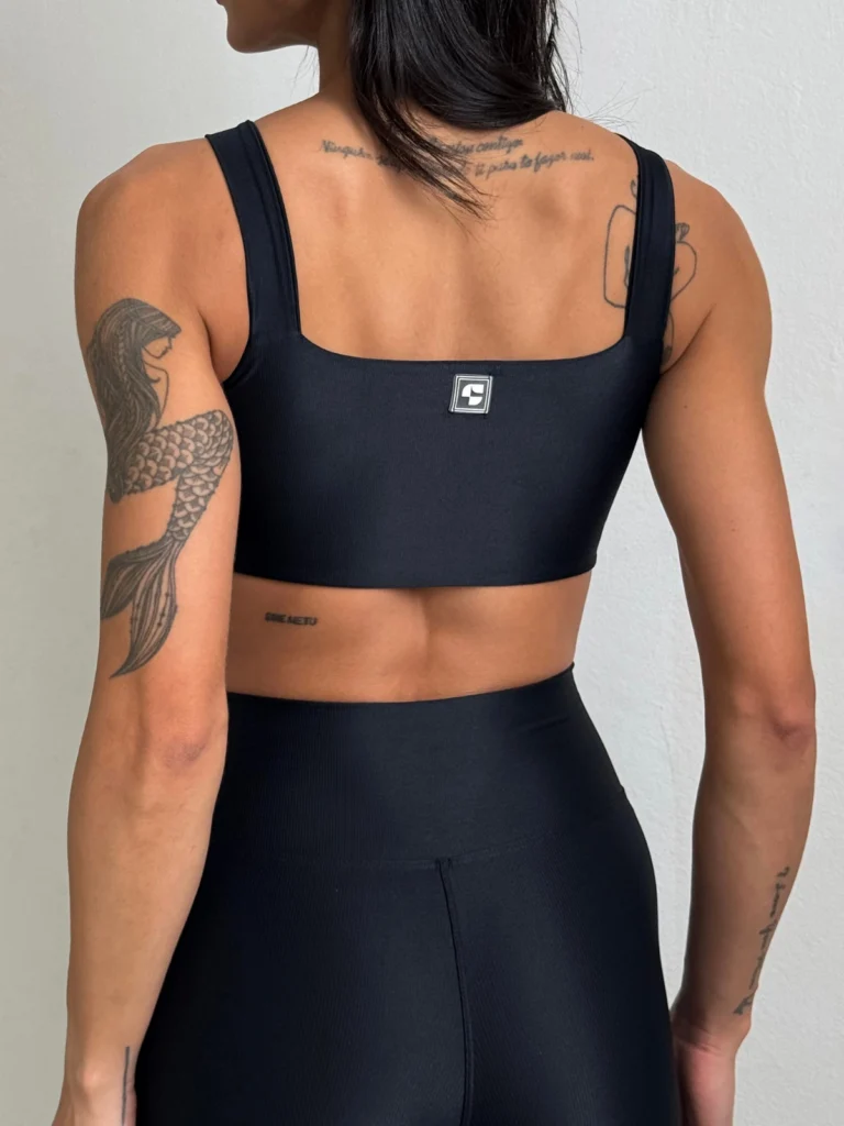 Top fitness Ísis Wonder preto - vista das costas