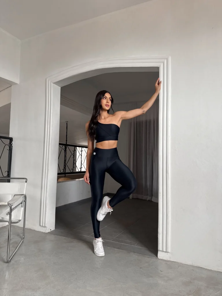 Top fitness Olivia Wonder preto - vista frontal