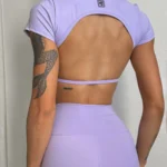 Top fitness feminino Serena em tecido Moove lavanda - vista das costas