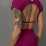 Top fitness feminino Serena em tecido Moove pink liberty - vista das costas