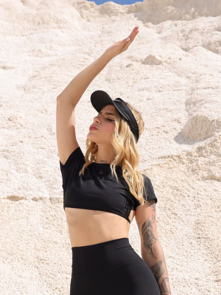 Top fitness feminino Serena em tecido Moove preto - vista frontal