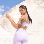 Top fitness feminino Zoe em tecido Moove lavanda - vista das costas