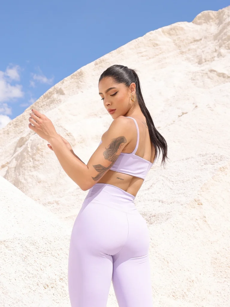 Top fitness feminino Zoe em tecido Moove lavanda - vista das costas