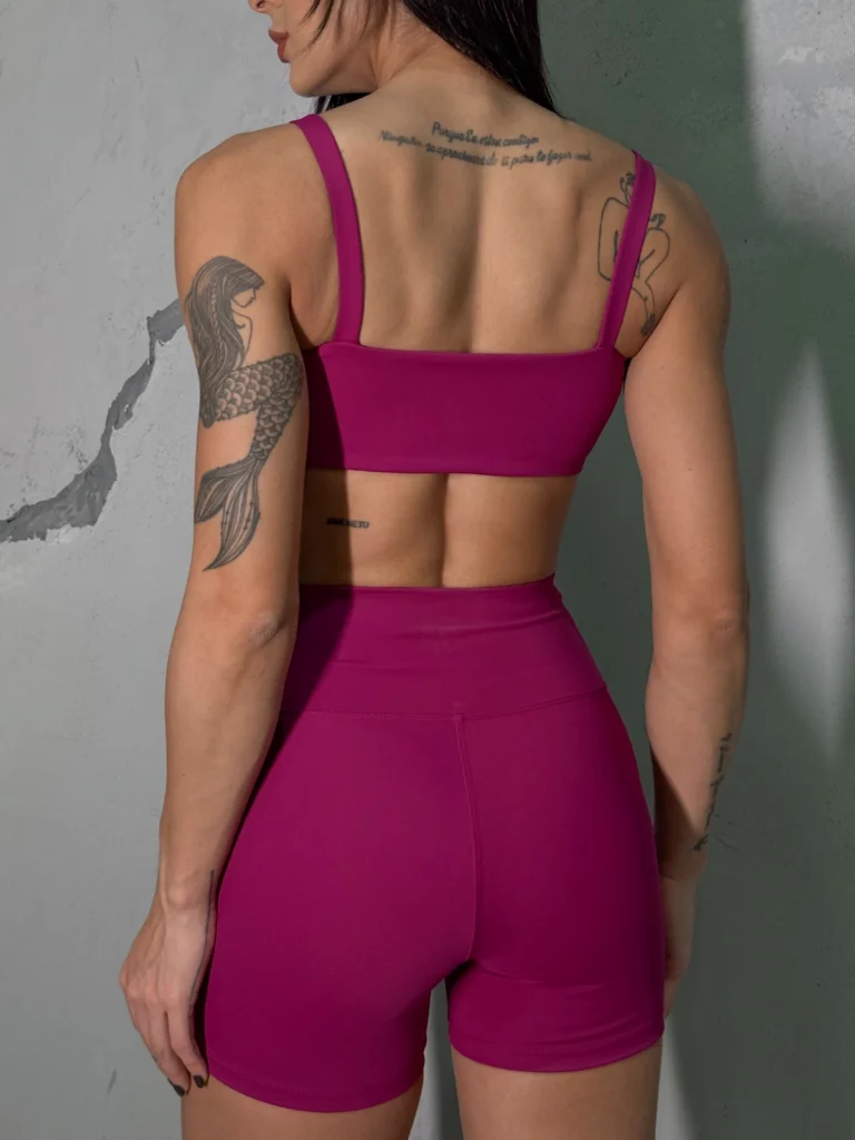 Top fitness feminino Zoe em tecido Moove pink liberty - vista das costas